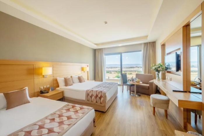 Salamis Bay Conti Resort Hotel & Casino ファマグスタ 部屋 写真 A room at the hotel