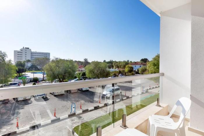 Salamis Bay Conti Resort Hotel & Casino ファマグスタ 部屋 写真 A view from the balcony of a hotel room