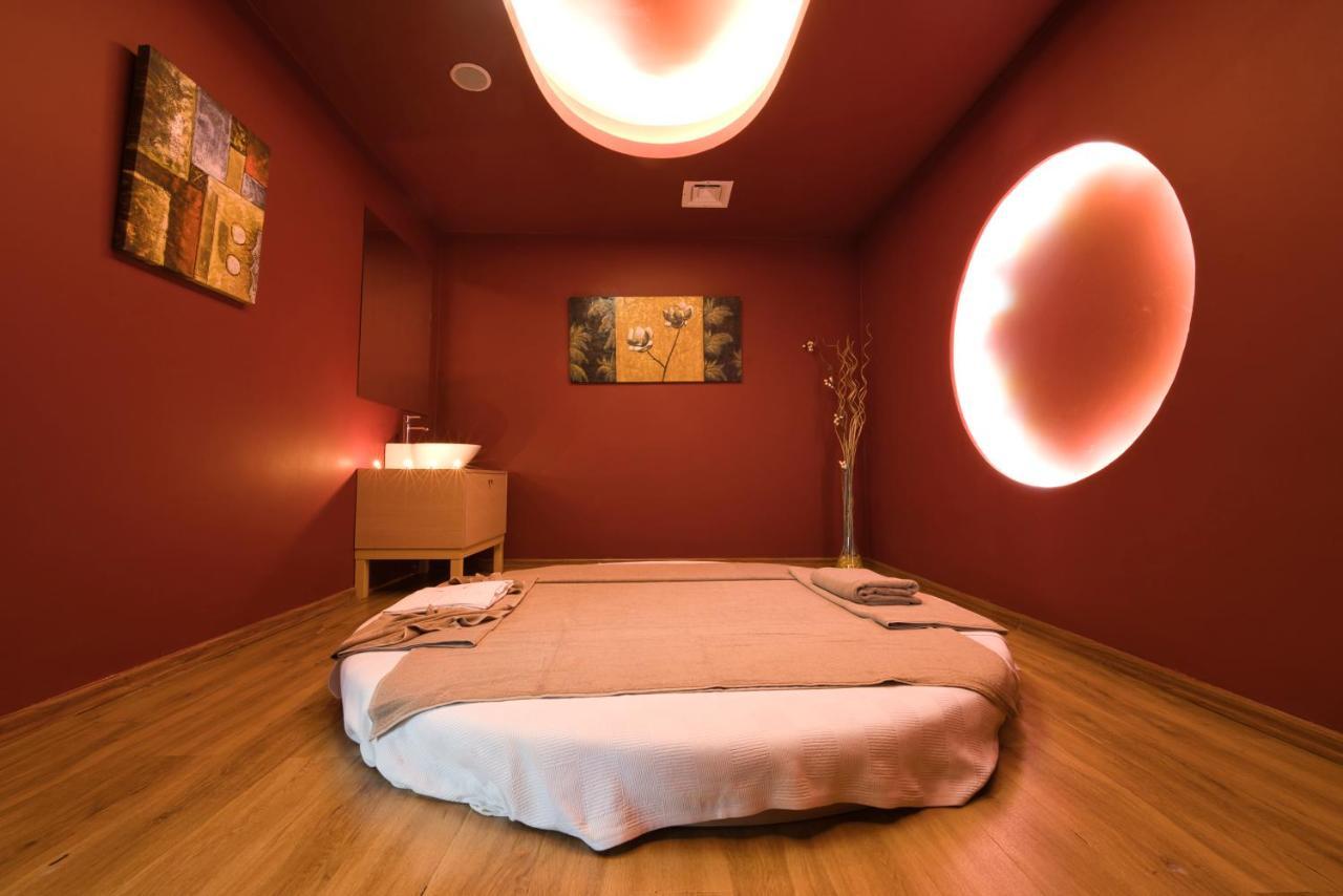 Salamis Bay Conti Resort Hotel & Casino ファマグスタ エクステリア 写真 A massage room at a spa