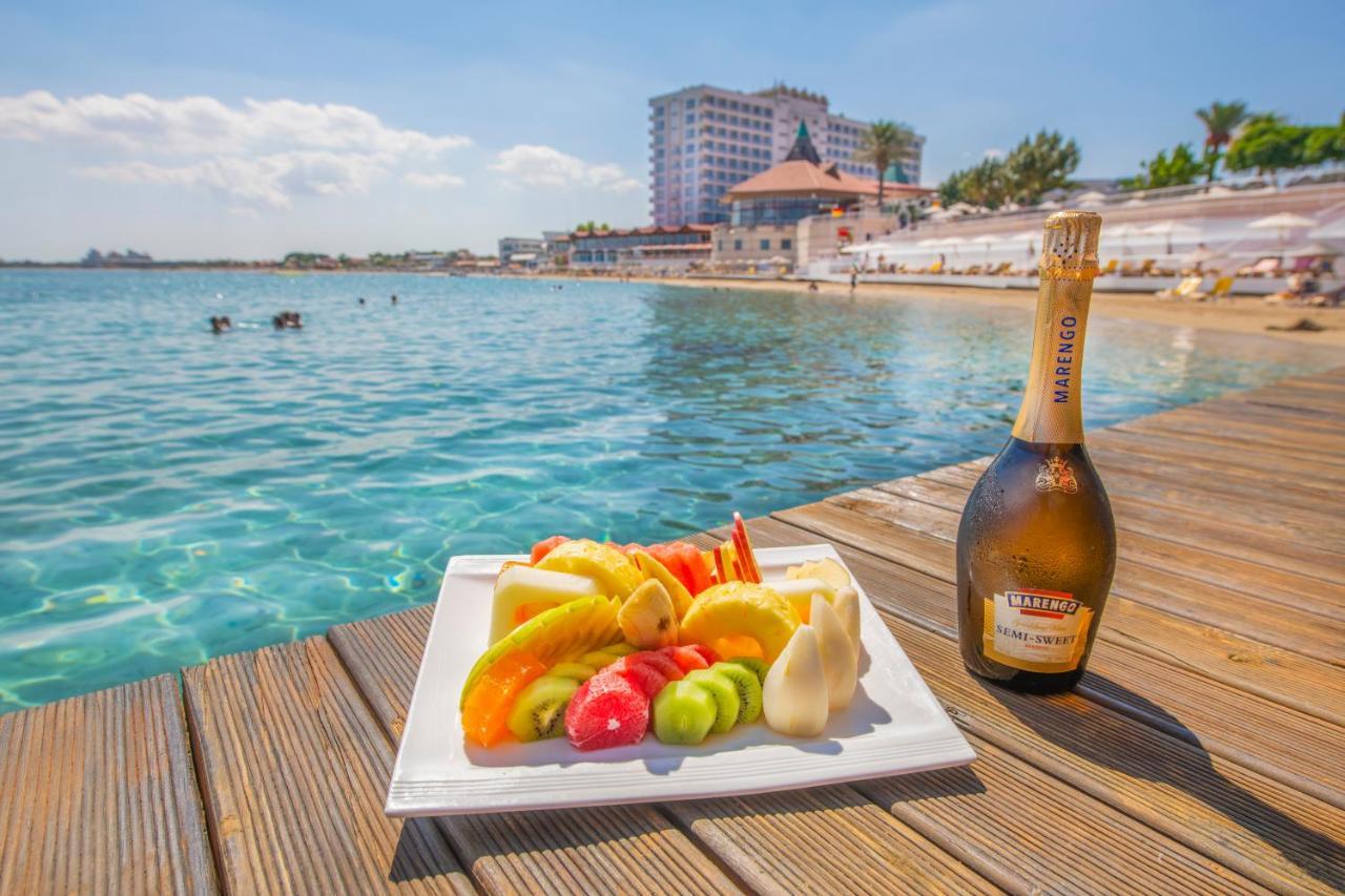 Salamis Bay Conti Resort Hotel & Casino ファマグスタ エクステリア 写真 A bottle of Milaneza sparkling wine